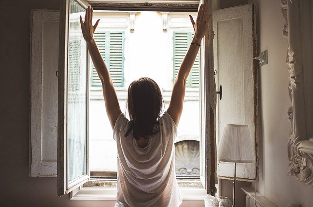 Does your shoulder hurt when lifting your arm?
