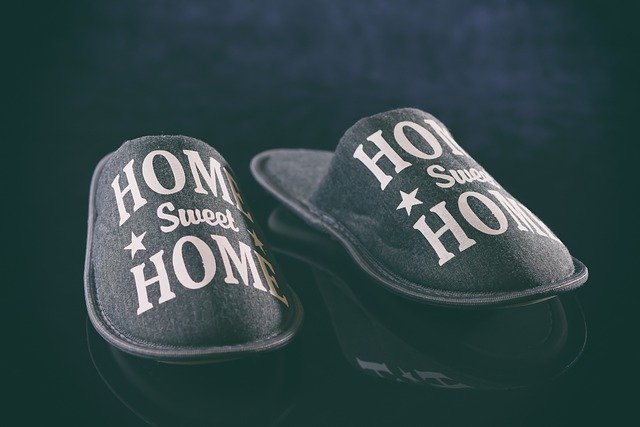 Bare Feet & Slippers
