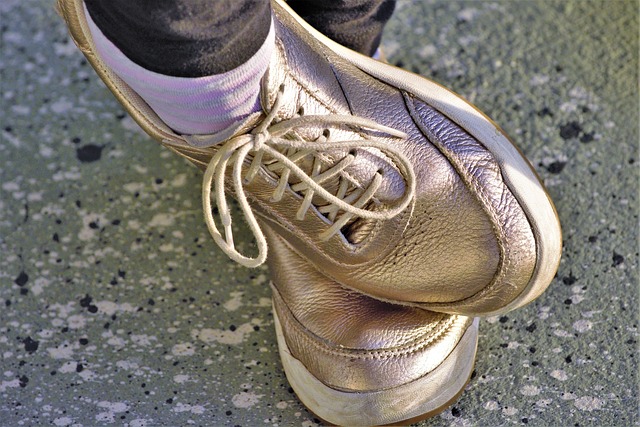 TRAINERS gold-g749ae2a1c_640